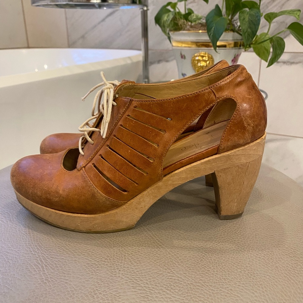 Anthropologie COCLICO Tan Lace Up Clogs 37 - Picture 6 of 9